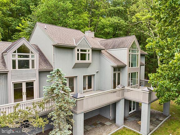 3rd image of 8 Wyndham Hill Dr