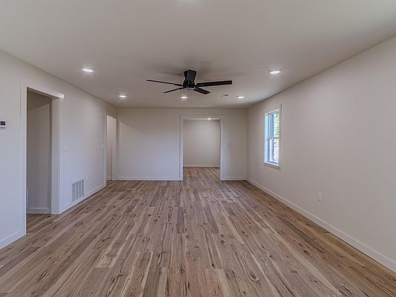 4th image of 109 Highview Dr