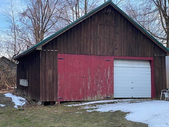4th image of 8795 Fuller Rd