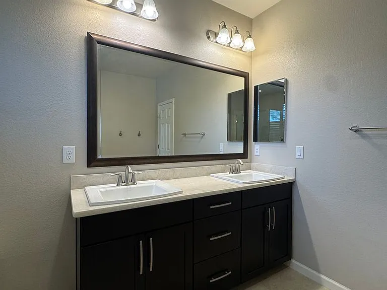 800 Valencia Ct — Photo 17