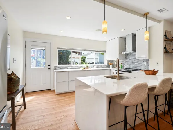 817 20th St NE, Washington, DC 20002