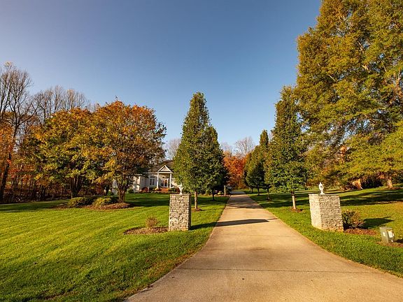 3rd image of 100 Brookstone Dr #19