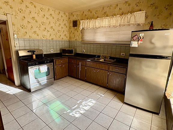 4th image of 1232 N Mayfield Ave