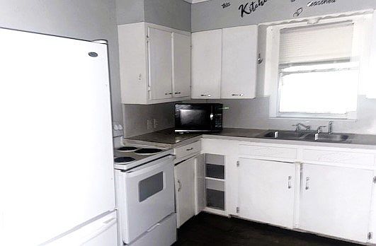 4th image of 3201 Travis St