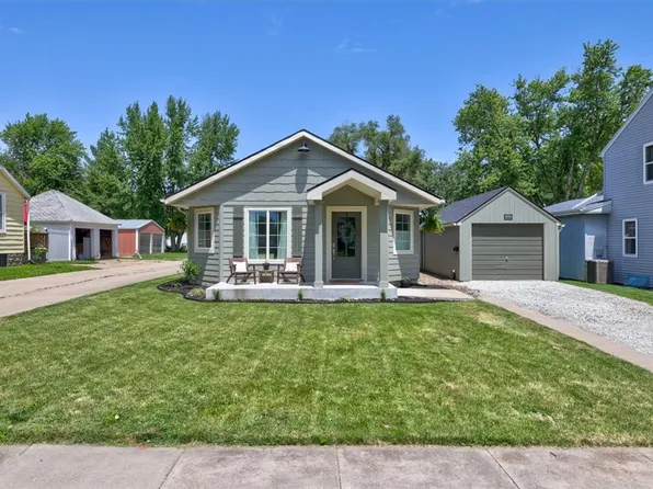 1006 Columbus St, Pella, IA 50219