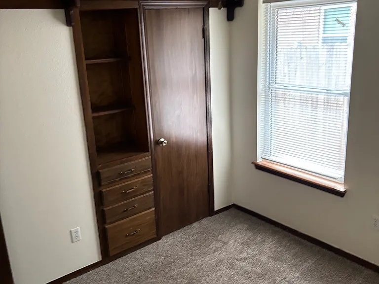 920 Mercury Rd — Photo 8