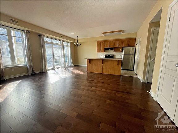 3rd image of 168 Hornchurch Ln #E