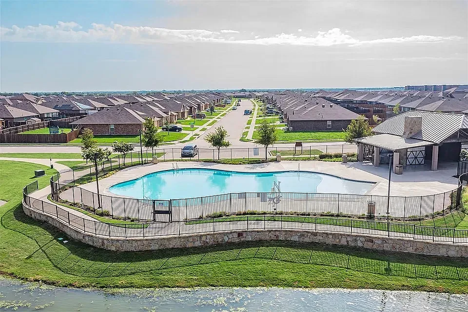 4 bed, 1708 sqft, $2,385 — Photo 4