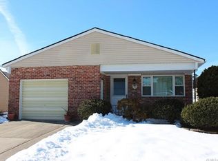 10 Manitoba Ct, Toms River, NJ 08757