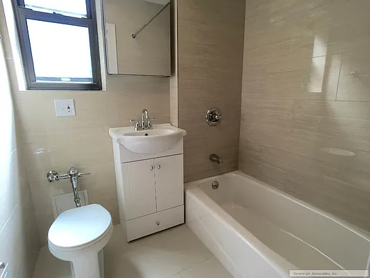 Rented by Sovereign Associates | media 27