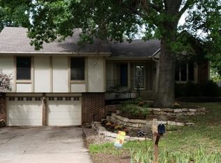 10252 Caenen Lake Rd, Lenexa, KS 66215