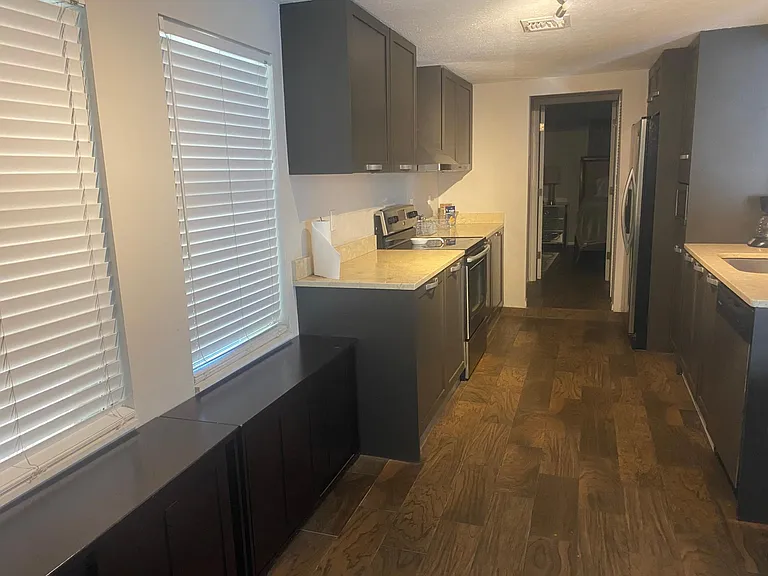 907 Fruitland Ave — Photo 3