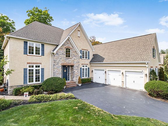 2nd image of 3228 Abbey Knoll Dr