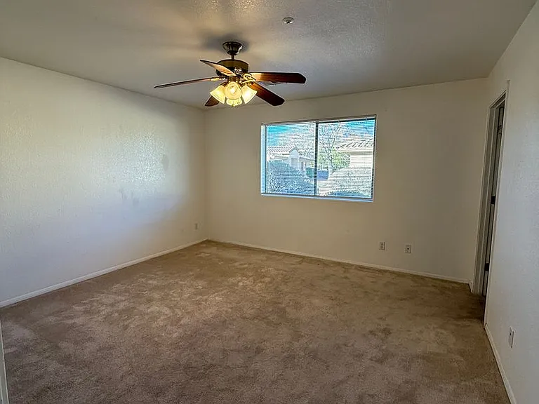 751 Skyview Ln — Photo 9