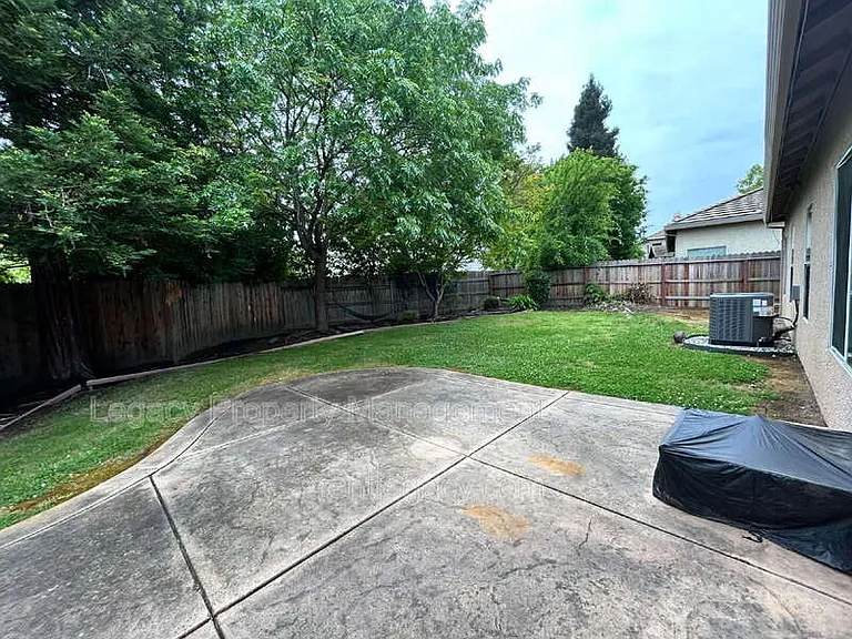 523 Cascade Dr — Photo 32