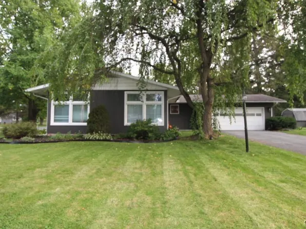 100 Marywood Dr, North Syracuse, NY 13212