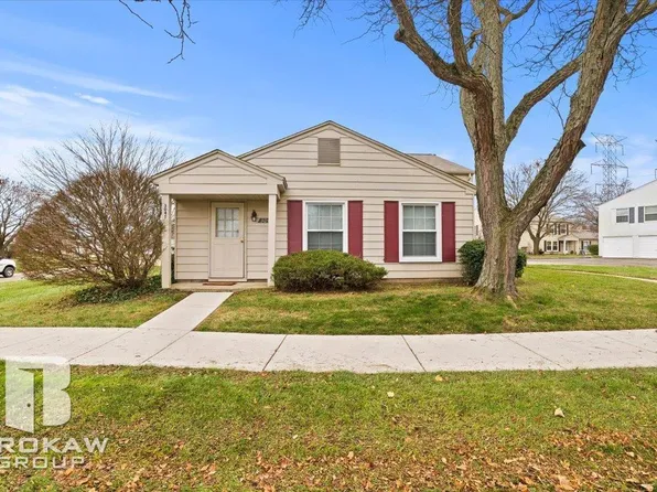 3041 Oakridge Ct, Lake Orion, MI 48360