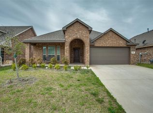558 Jamestown Ln, Fate, TX 75189