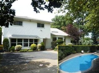 1031 Cedarhurst St, Valley Stream, NY 11581