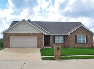 210 Crosswinds Ct, Waterloo, IL 62298