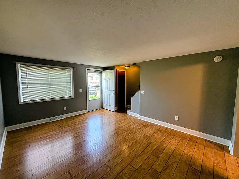 1029 Orchard Ave NE — Photo 2