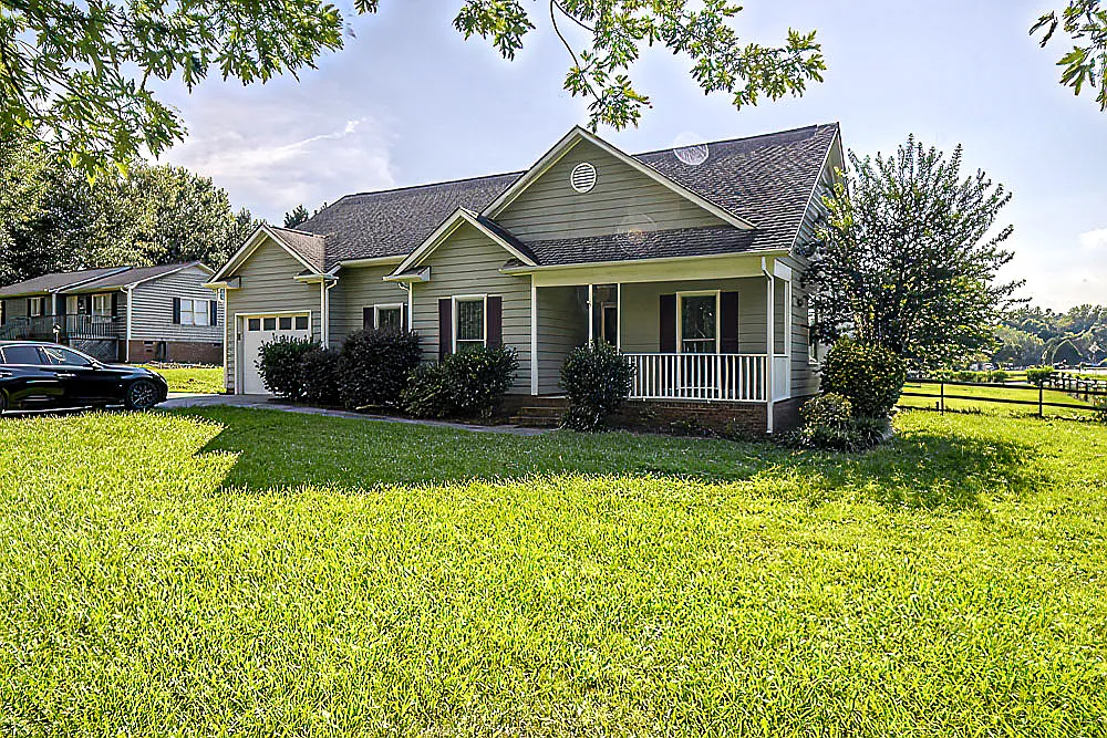 3 bed, 1240 sqft, $3,000 — Photo 1