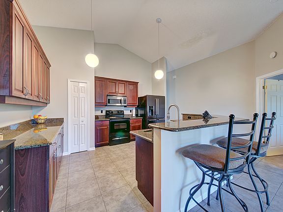 5th image of 1011 Sabal Grove Dr