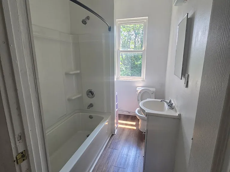 131 Hough Ave #5 — Photo 9