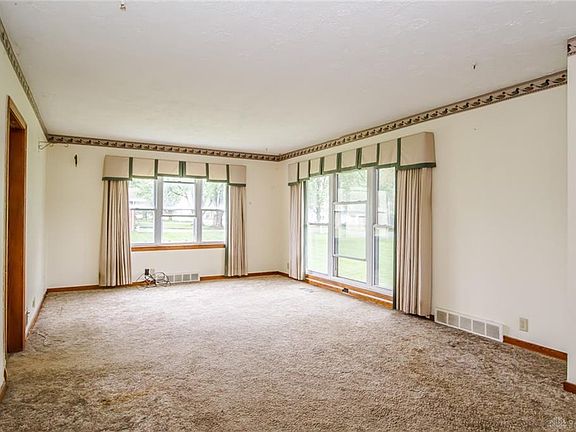 2nd image of 8215 Woodlawn Dr