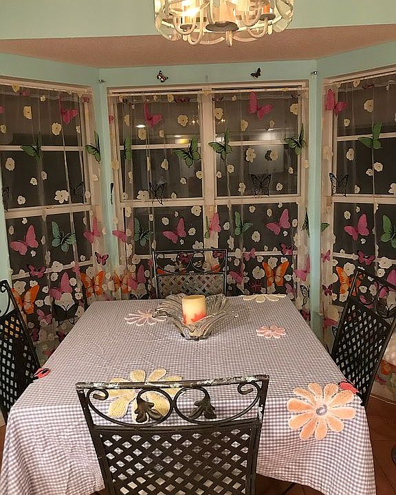 Eat in kitchen 
