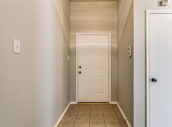 4th image of 1033 Rock Springs Dr
