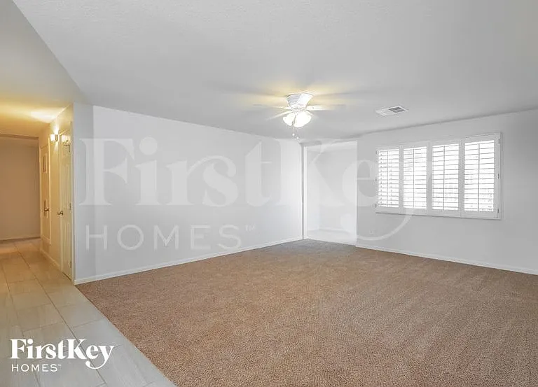 14401 N 36th St — Photo 5