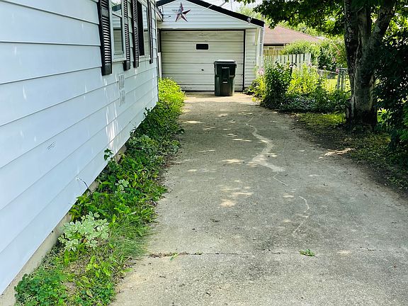 5th image of 411 W Boyd Ave