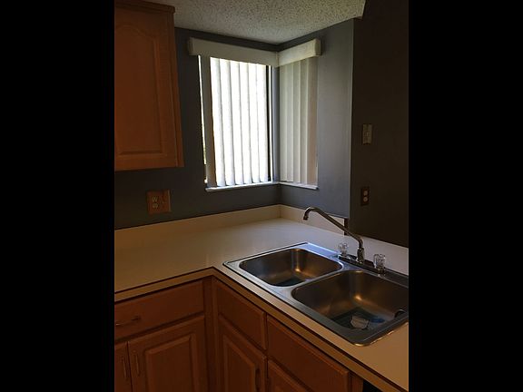 4th image of 24 Hembury Ln