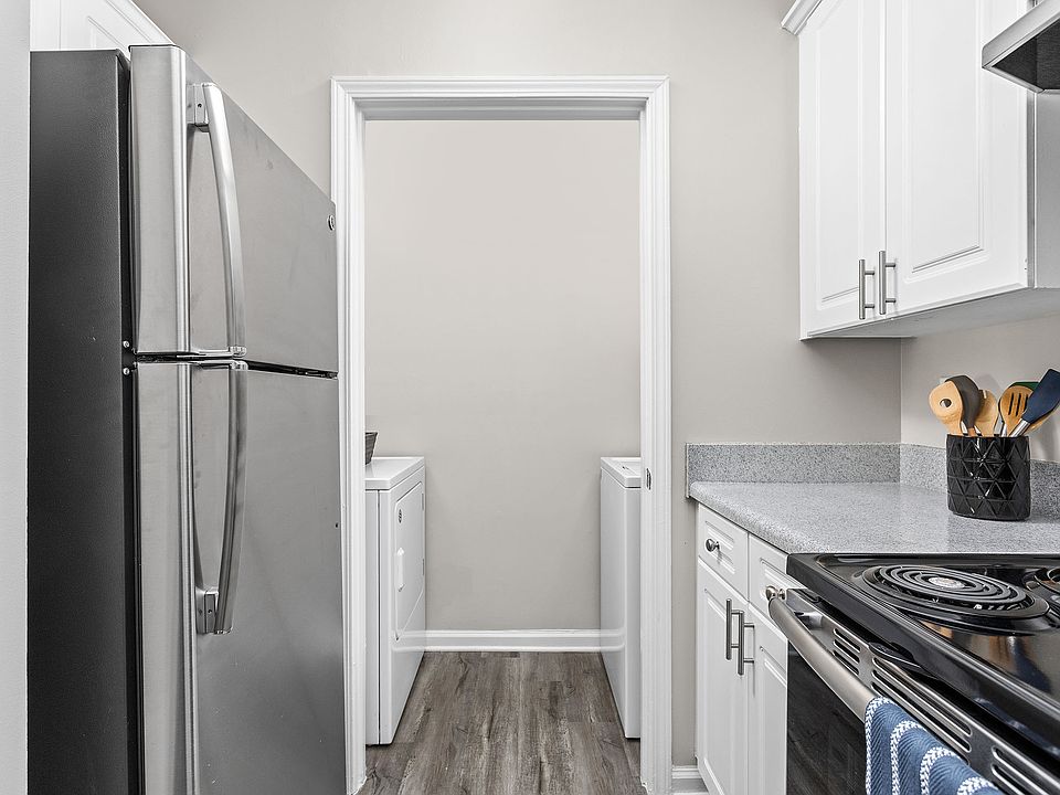 Spacious Kitchen Space - Creekside Corners Apartments