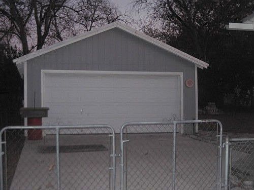 3rd image of 977 Lee St