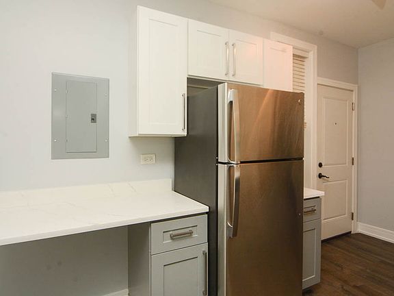 3rd image of 6956 N Wolcott Ave #3
