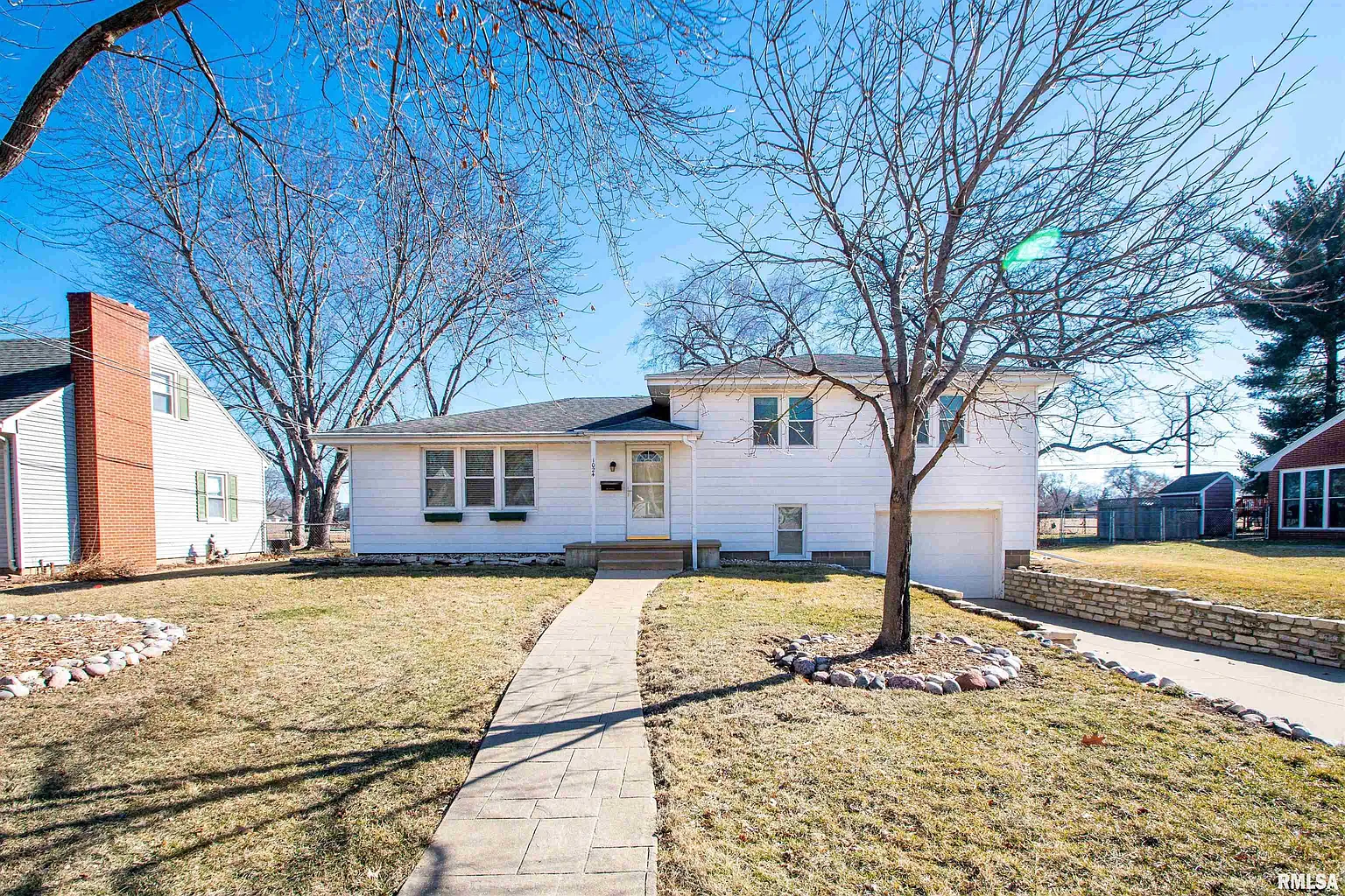 1024 N Hushaw Ave photo 1