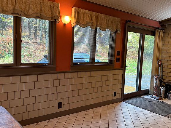 5th image of 889 Jaffrey Road