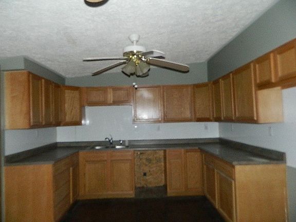 3rd image of 2110 Russell Ave