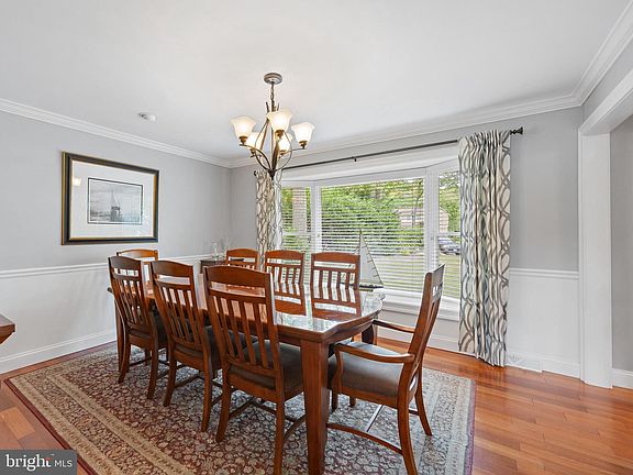 4th image of 432 Maureen Ln