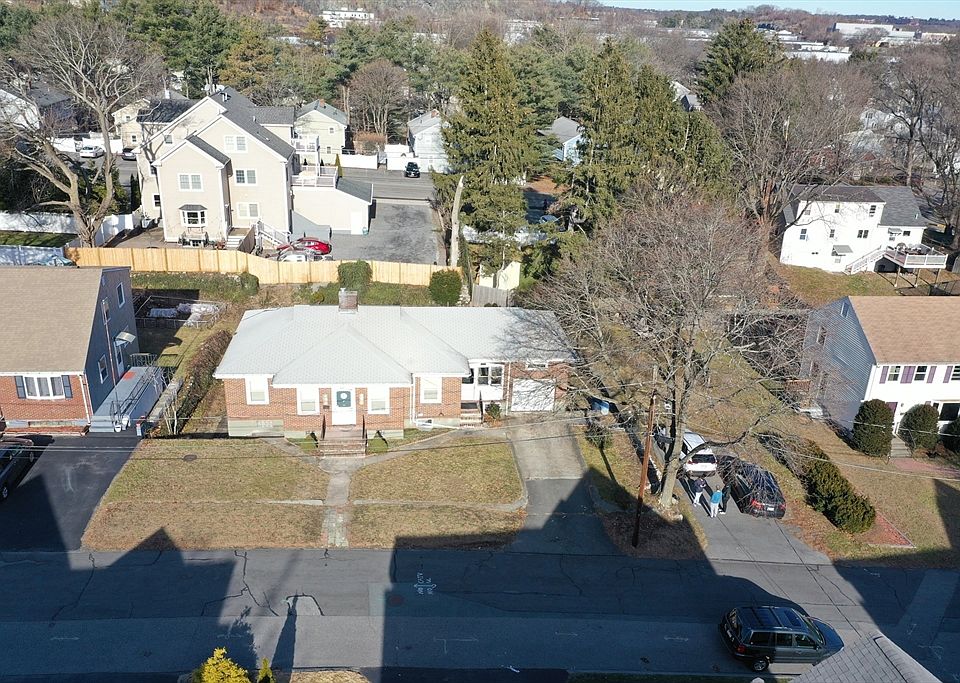 2nd image of 19 Wendell St