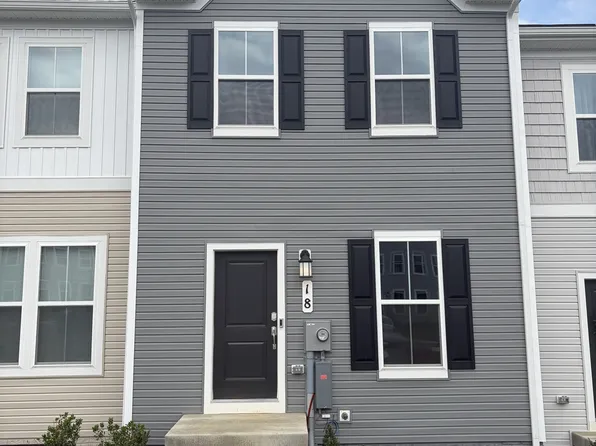 18 Ironwood Ct #1, Kearneysville, WV 25430