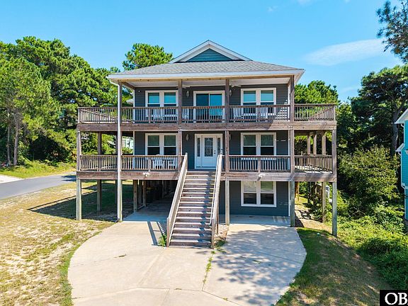 2nd image of 836 Rosewood Ct