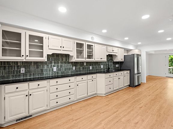 5th image of 175 Ingleoak Ln