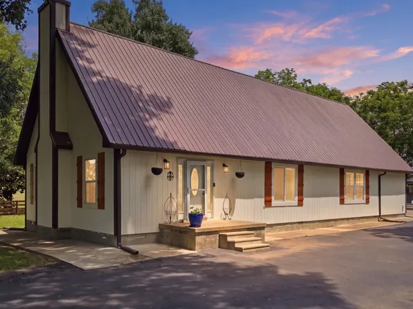 2540 Carl Fox Rd, Cornersville, TN 37047