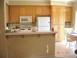 Kitchen w/Breakfast Bar