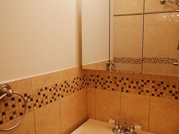 2nd image of 424 E 116th St APT 17