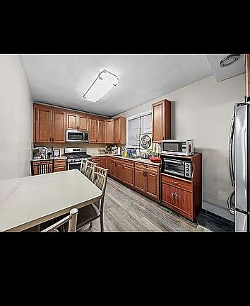 2nd image of 1074 E 12th St