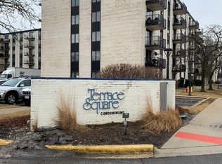 9118 W Elmwood Dr APT 1N, Niles, IL